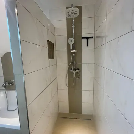 Lightplace - 3 Schlafzimmer - Boxspring - Netflix Daire